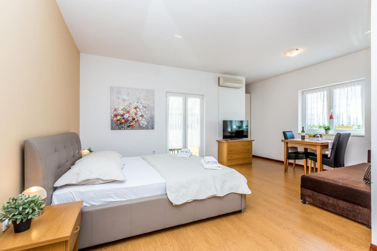 Guest House Antonella Malinska Ngoại thất bức ảnh